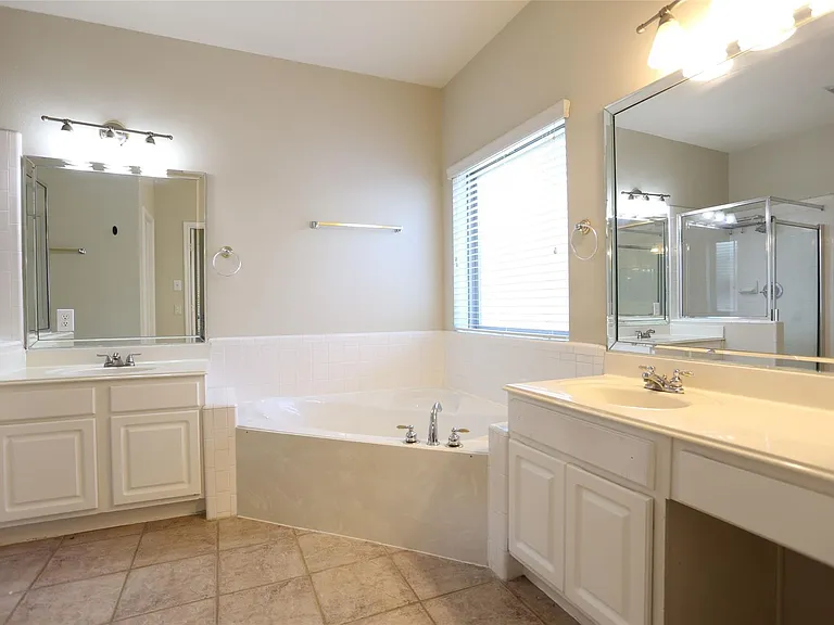 3327 Summerwood Ln — Photo 16