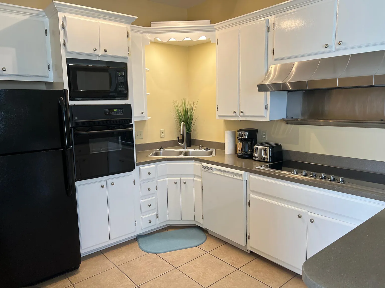 105 S McLemore Ave — Photo 2