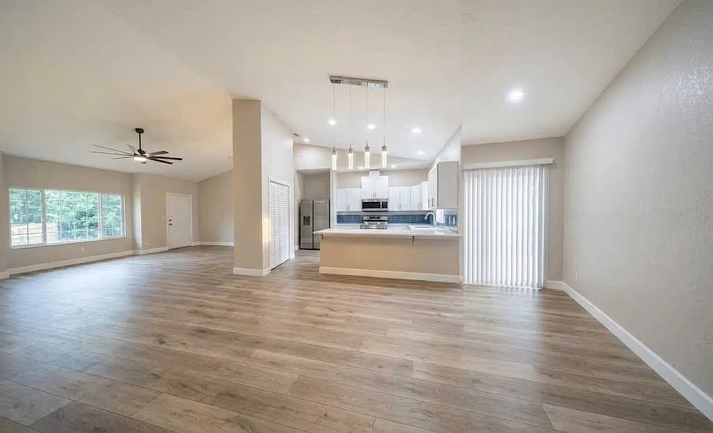 3 bed, 1400 sqft, $2,700 — Photo 2