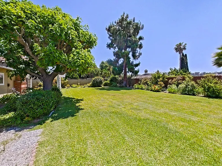 25152 Northrup Dr — Photo 18