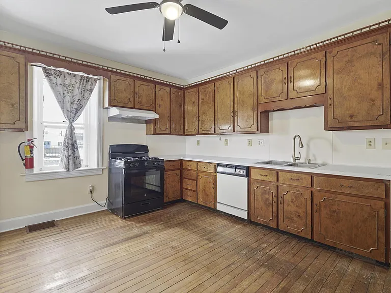 1001 Pope Ave — Photo 9