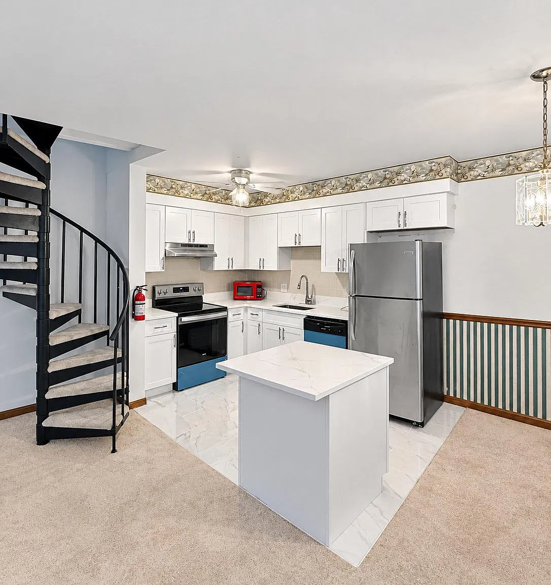 3 bed, 2.0 bath, 1425 sqft, $2,400 — Photo 4