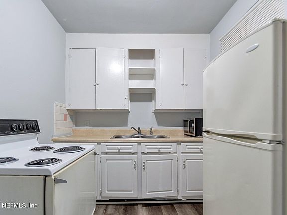 4th image of 1824 W 10TH Street