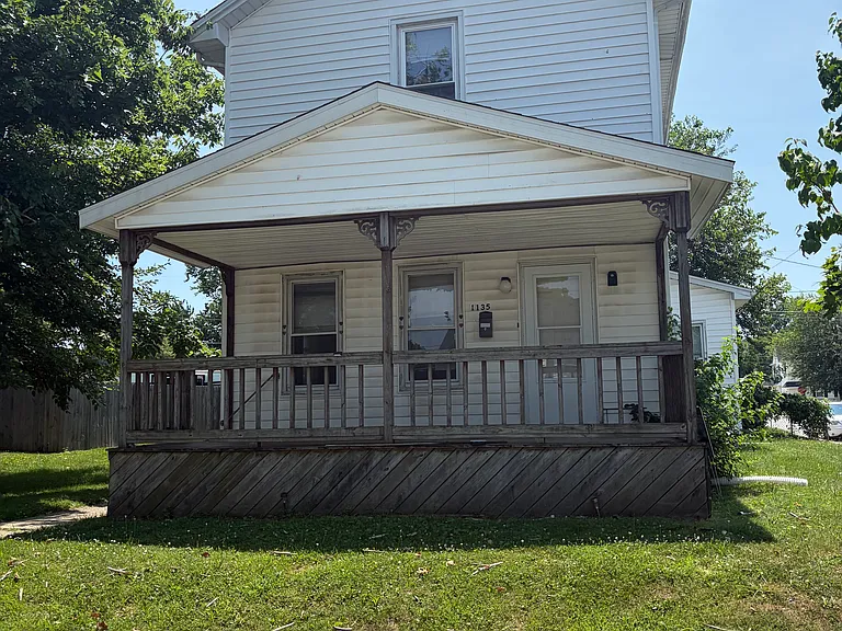1135 W Taylor St — Photo 1