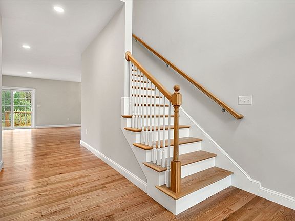 4th image of 66 Parish Rd #8