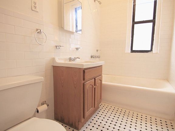 5th image of 3235 Parkside Pl APT 6F