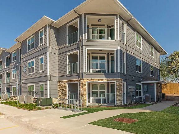 2nd image of 1904 Central Blvd #10820