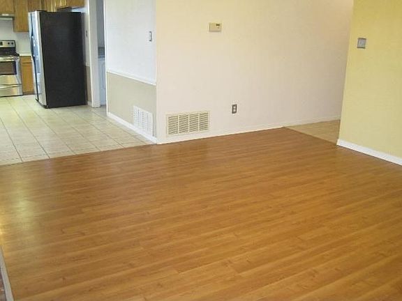 5th image of 3910 Bur Oak Dr