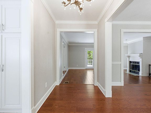 4th image of 16020 Burlingame Rd