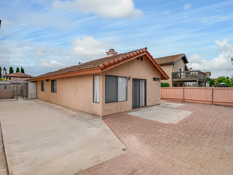 1090 Winding Oak Dr — Photo 29