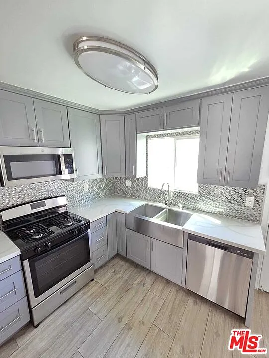 2 bed, 2.0 bath, 900 sqft, $2,750 — Photo 3