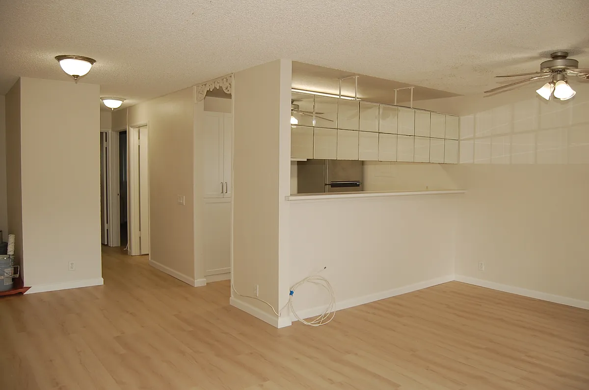 Building Photo - 46-271 Kahuhipa St #E202