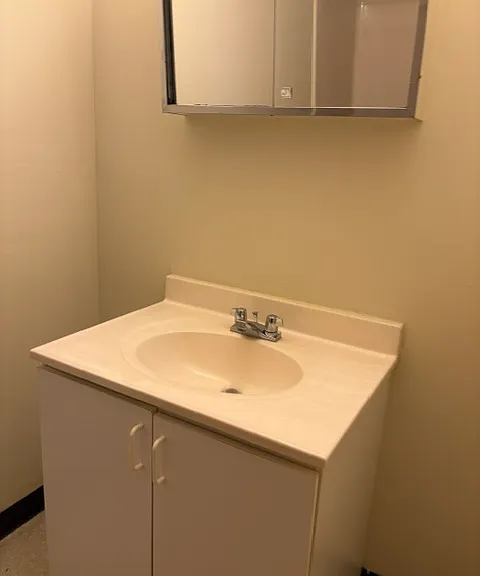 1L Willow St #402 — Photo 6