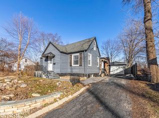 220 SE Circle Dr, Joliet, IL