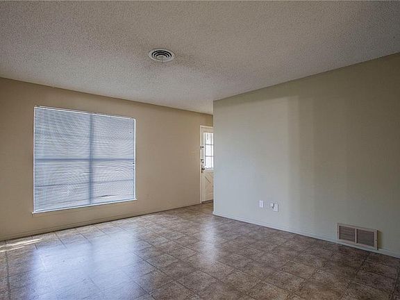 5th image of 1206 Parkdale Dr