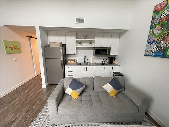 3rd image of 49 Navasota St #201
