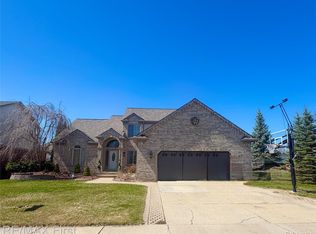 48767 Brittany Parc Dr, Macomb, MI