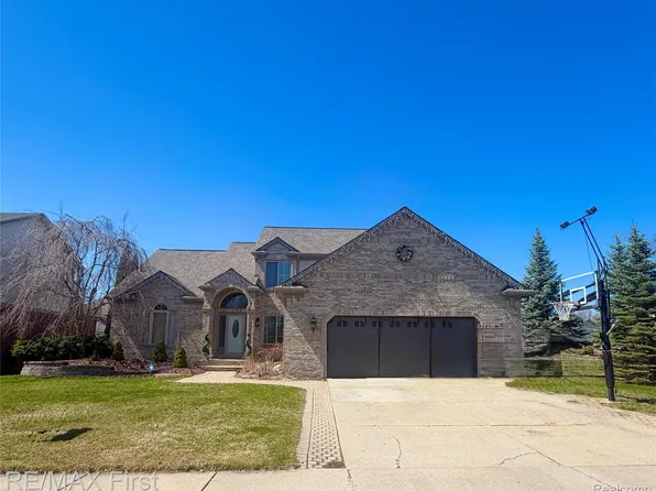 48767 Brittany Parc Dr, Macomb, MI 48044