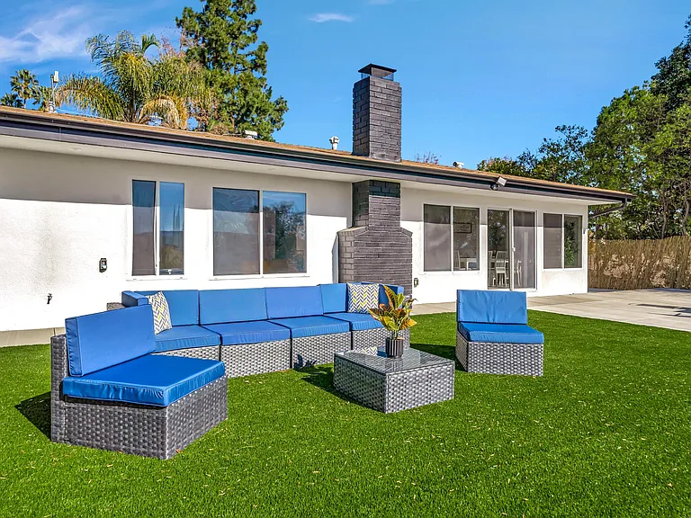 5557 Ostin Ave — Photo 64