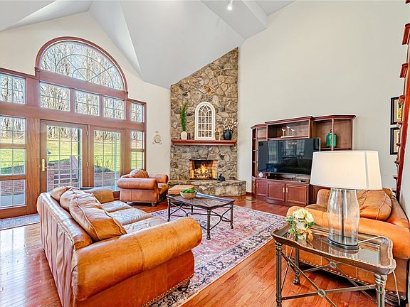 2nd image of 105 Dellview Ct