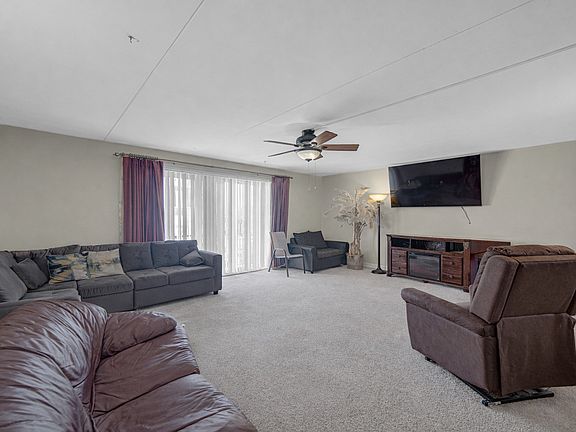 4th image of 18559 Escanaba Ave APT 201