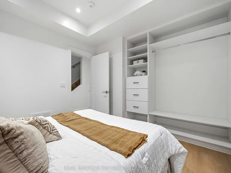 102 Boultbee Ave #C — Photo 11