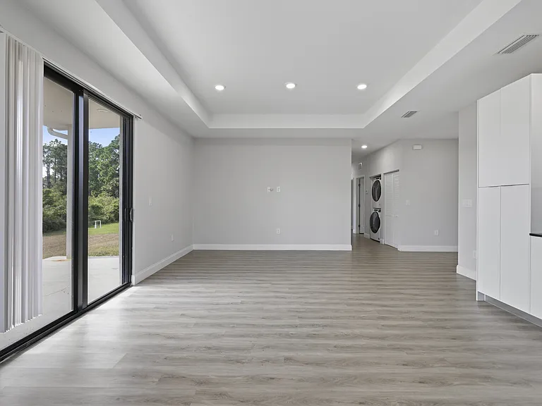 679 Windermere Dr — Photo 13