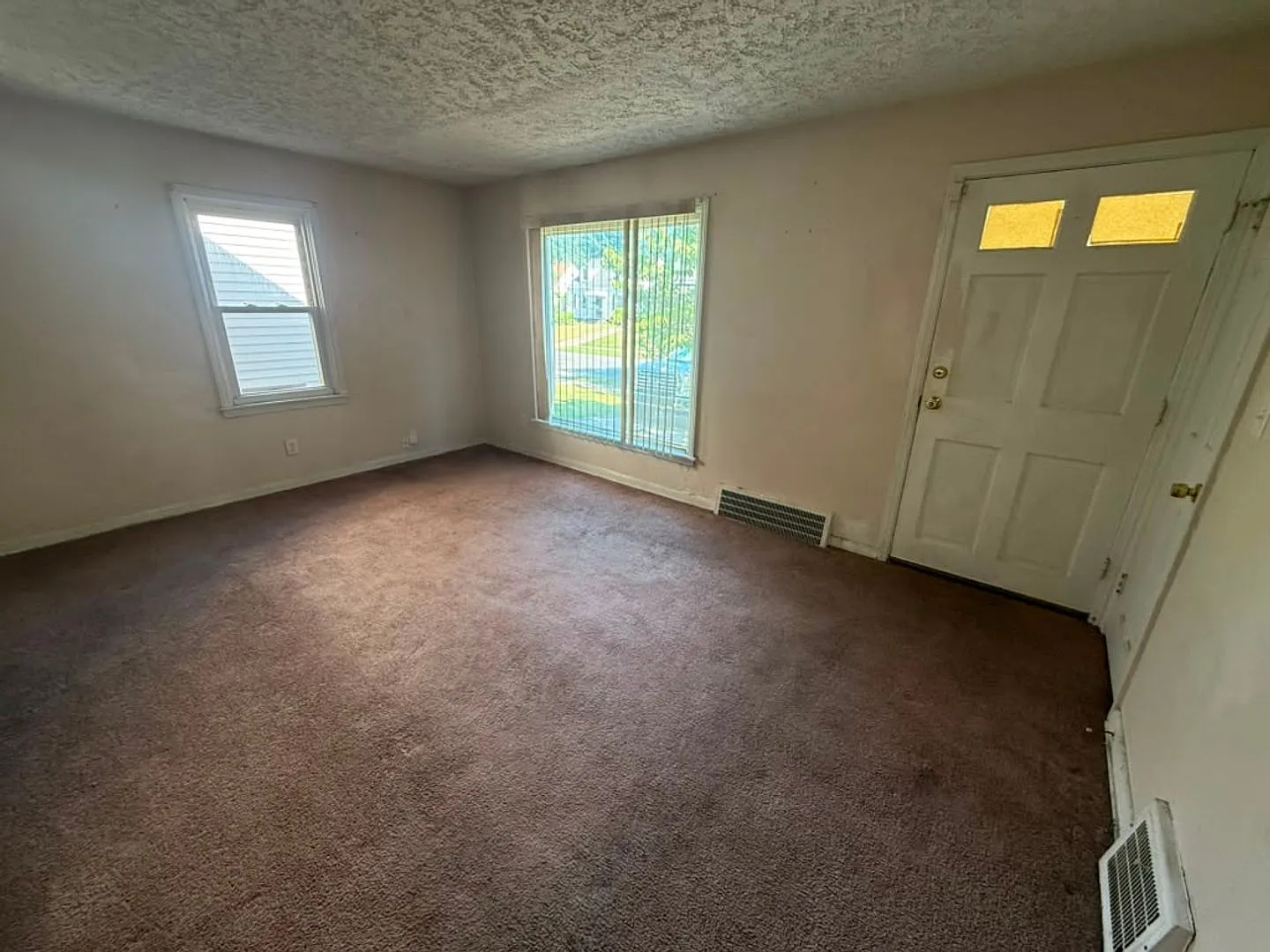 3-Bed, 1 Bath Beautiful Single- Family Home In Maple Heights! — Photo 3