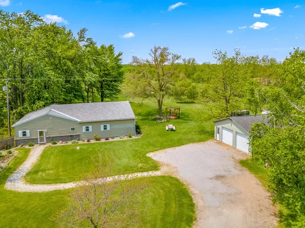 190 S Briggs Rd, Quincy, MI 49082