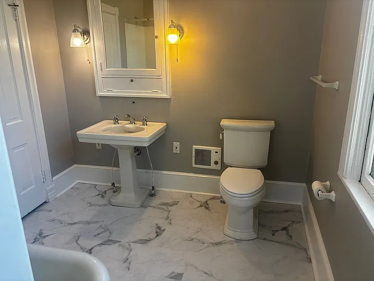 924 W Wayne St — Photo 15