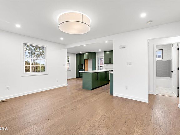 3rd image of 4606 Pinecrest Dr