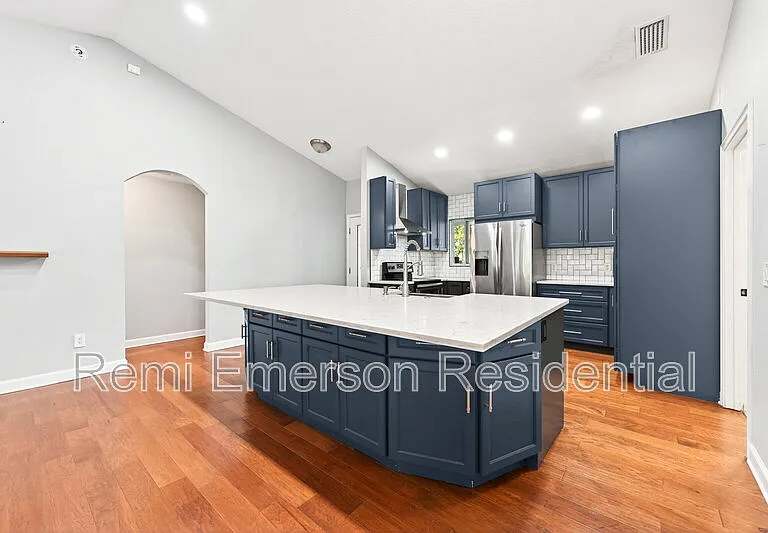 116 W 5th St — Photo 4
