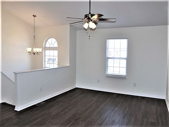3rd image of 531 Glen Oaks Dr