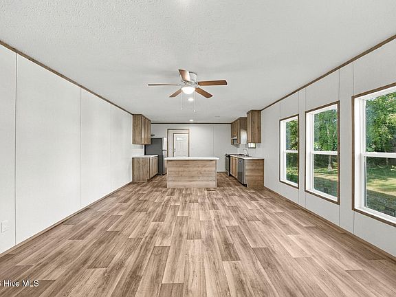 5th image of 209 Sycamore Road