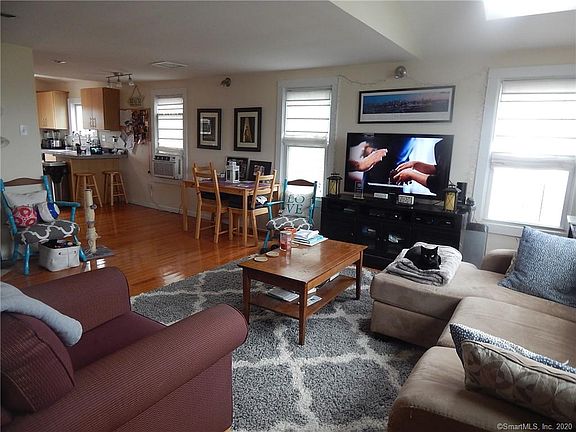 2nd image of 33 James St