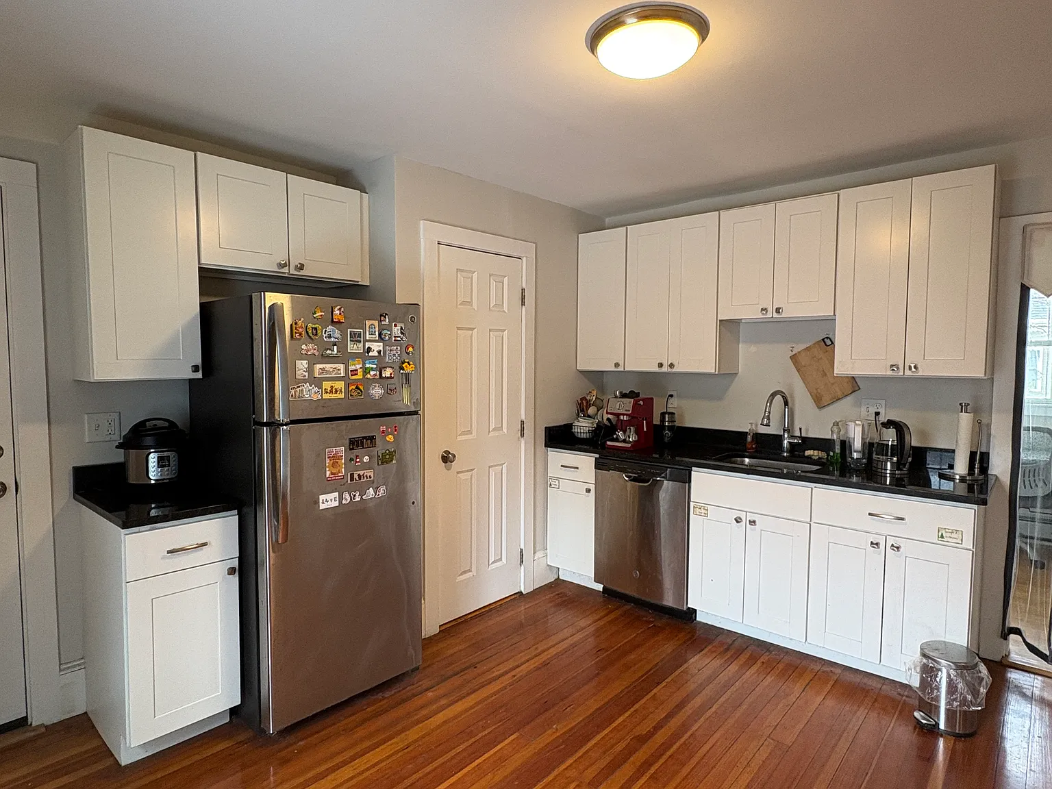 3 bed, 1087 sqft, $3,700 — Photo 3