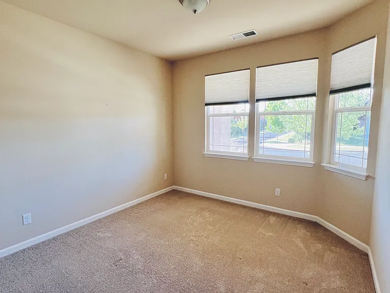 2953 Bancroft Dr — Photo 13