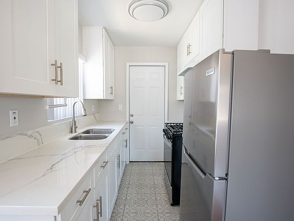 4th image of 1210-1216 Robinson Ave