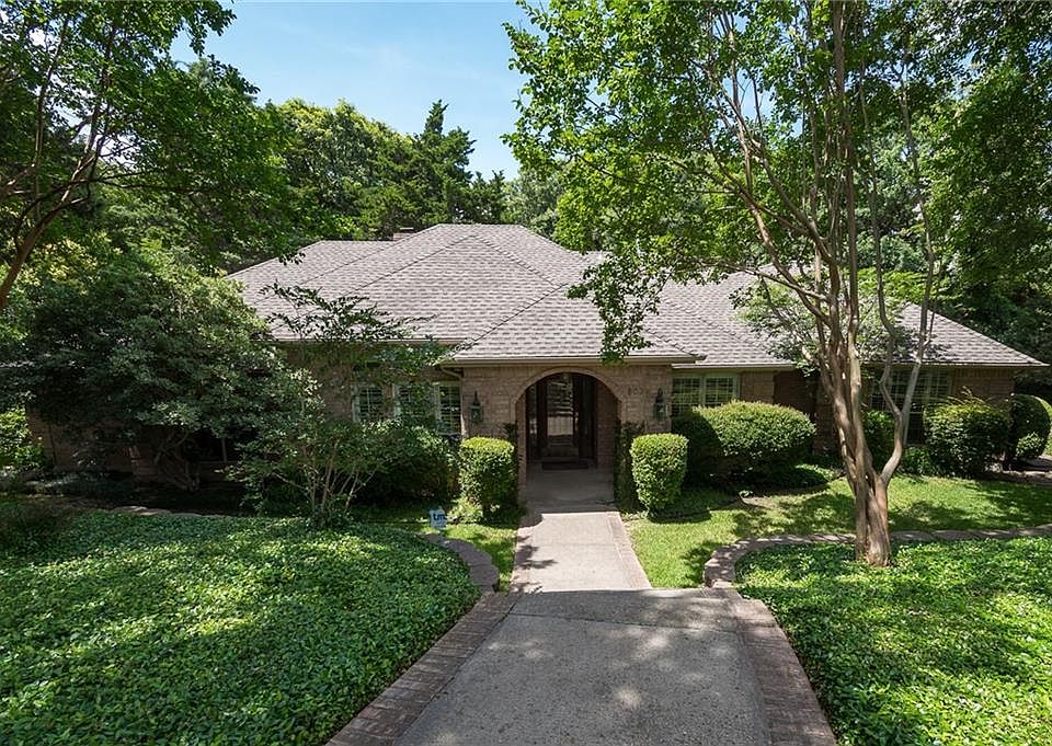 1st image of 803 Laurel Hills Ct