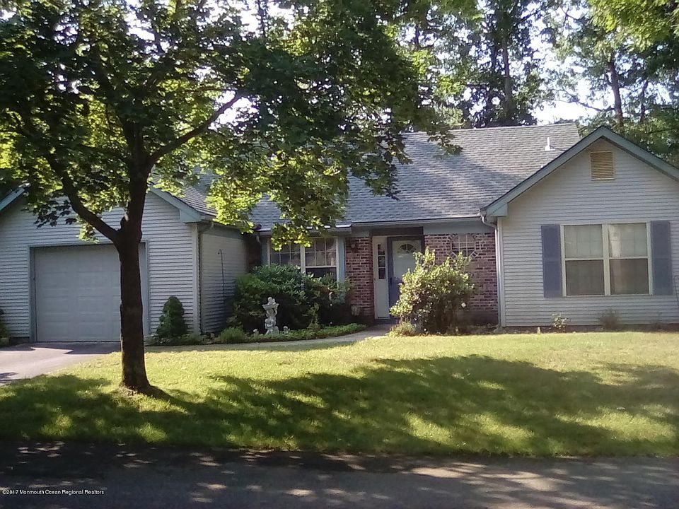 1st image of 540 Petunia Lane N