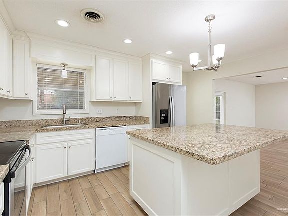 3rd image of 204 W Gardenia Ave