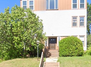 1621 E 1st St #B, Duluth, MN 55812