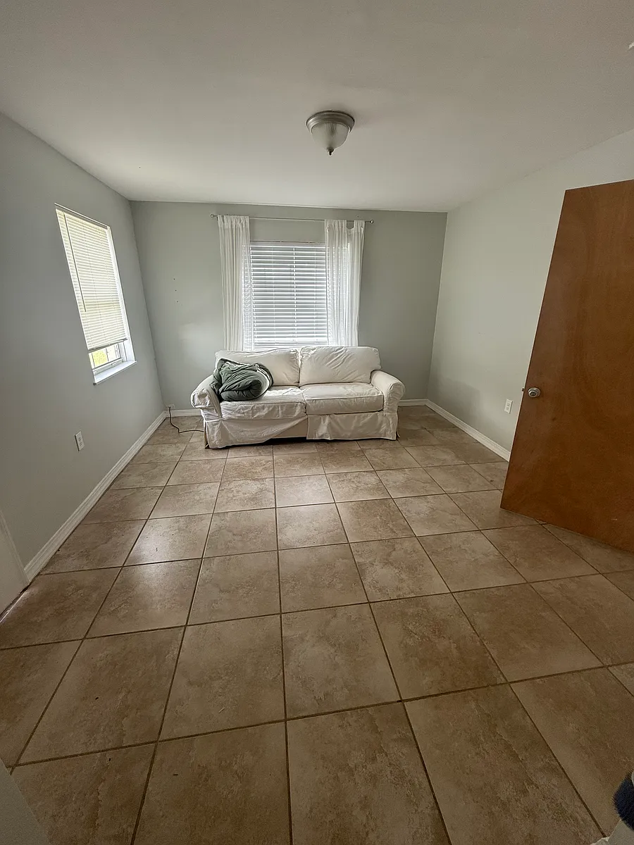 Building Photo - 110 Jardine Rd #B