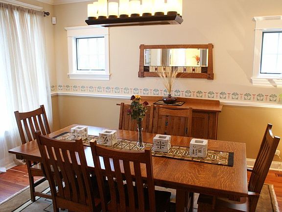 Dining Room (1st Floor)