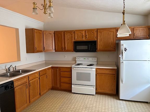 3rd image of 3612 Thornhill Cir E