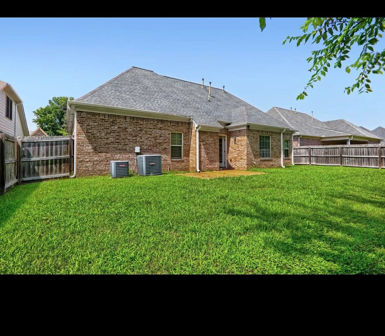 4 bed, 2299 sqft, $2,500 — Photo 3