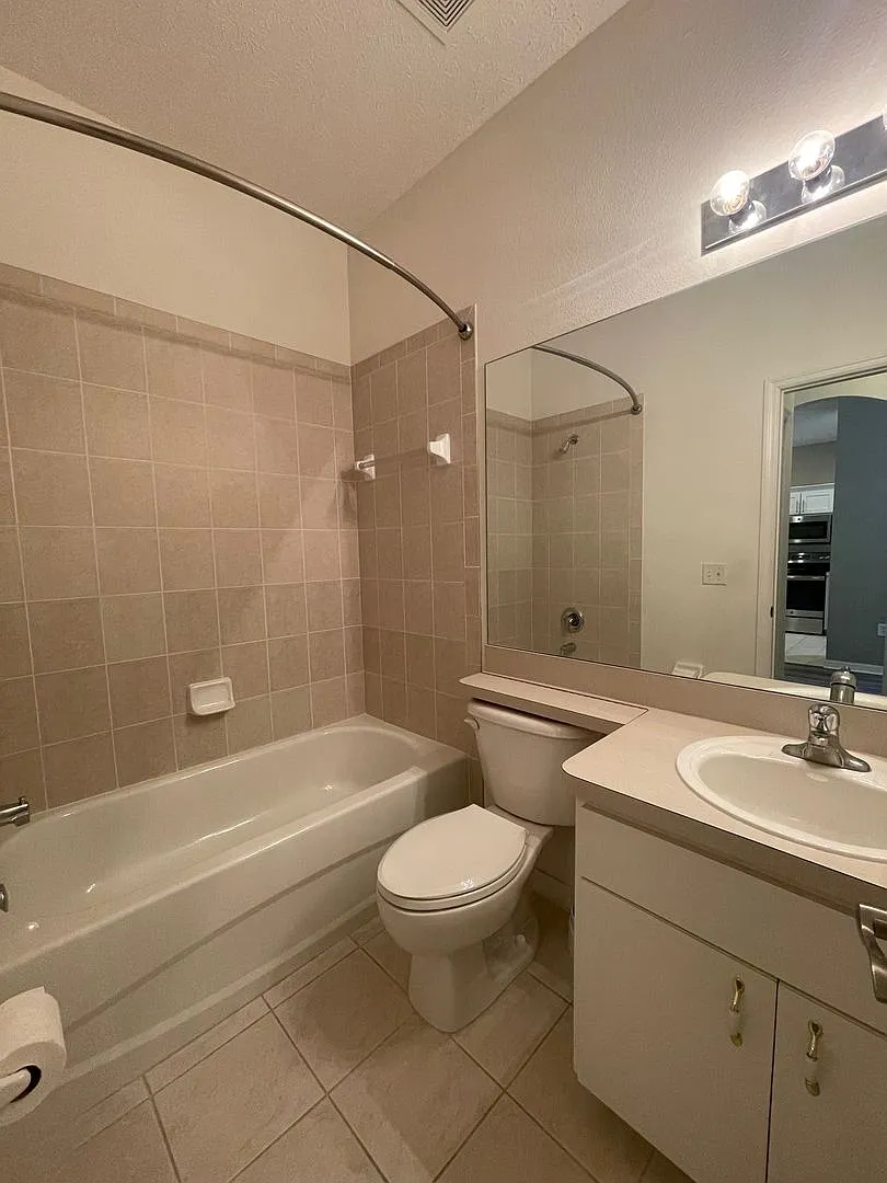 Remodeled Villa — Photo 4