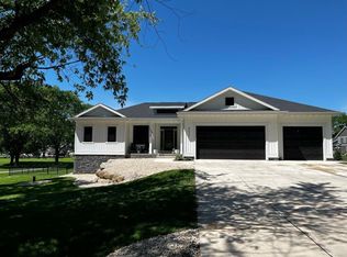 4532 E Oak Ln, Windsor, WI 53598