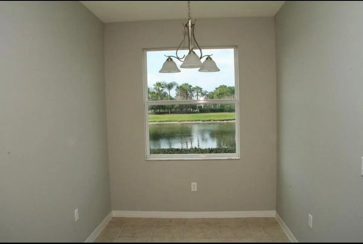 Building Photo - 3696 Parkridge Cir