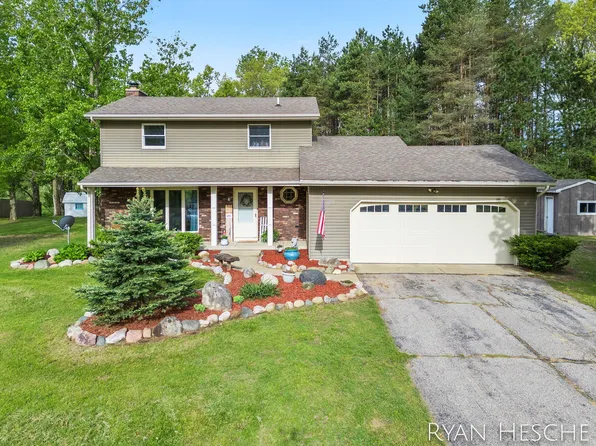6951 Ramsdell Dr NE, Rockford, MI 49341